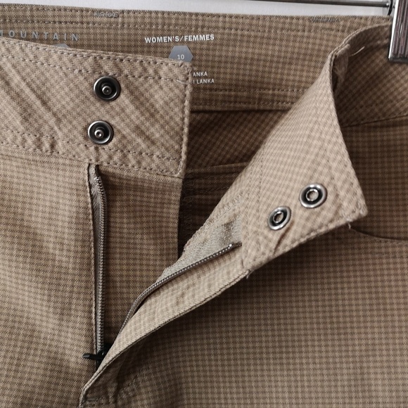 Women's Mountain Hardwear Golf/Biz Casual Walking Shorts Size 10 Khaki Gingham - Picture 7 of 8